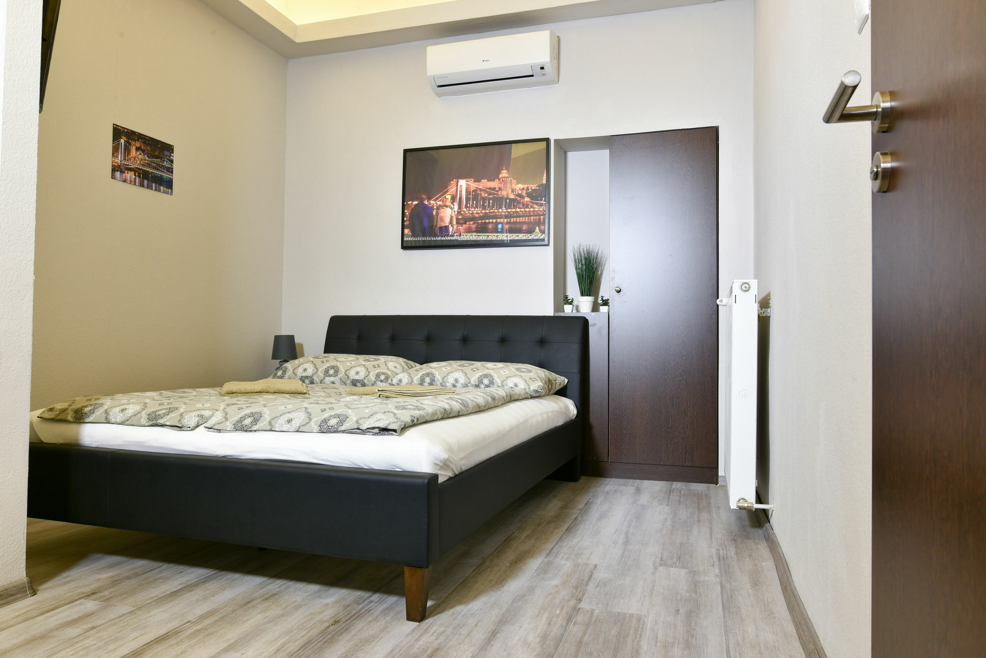 Corvin Point Rooms And Apartments Budapest Eksteriør bilde